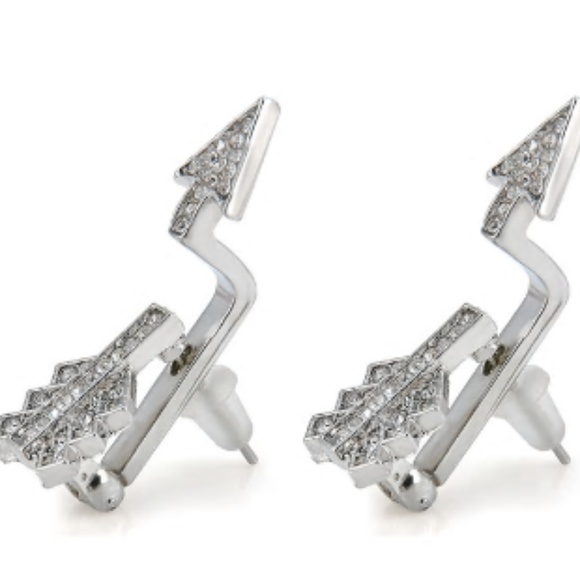 Arrow Shaped Fashion Ear Studs - Picture 3 of 4